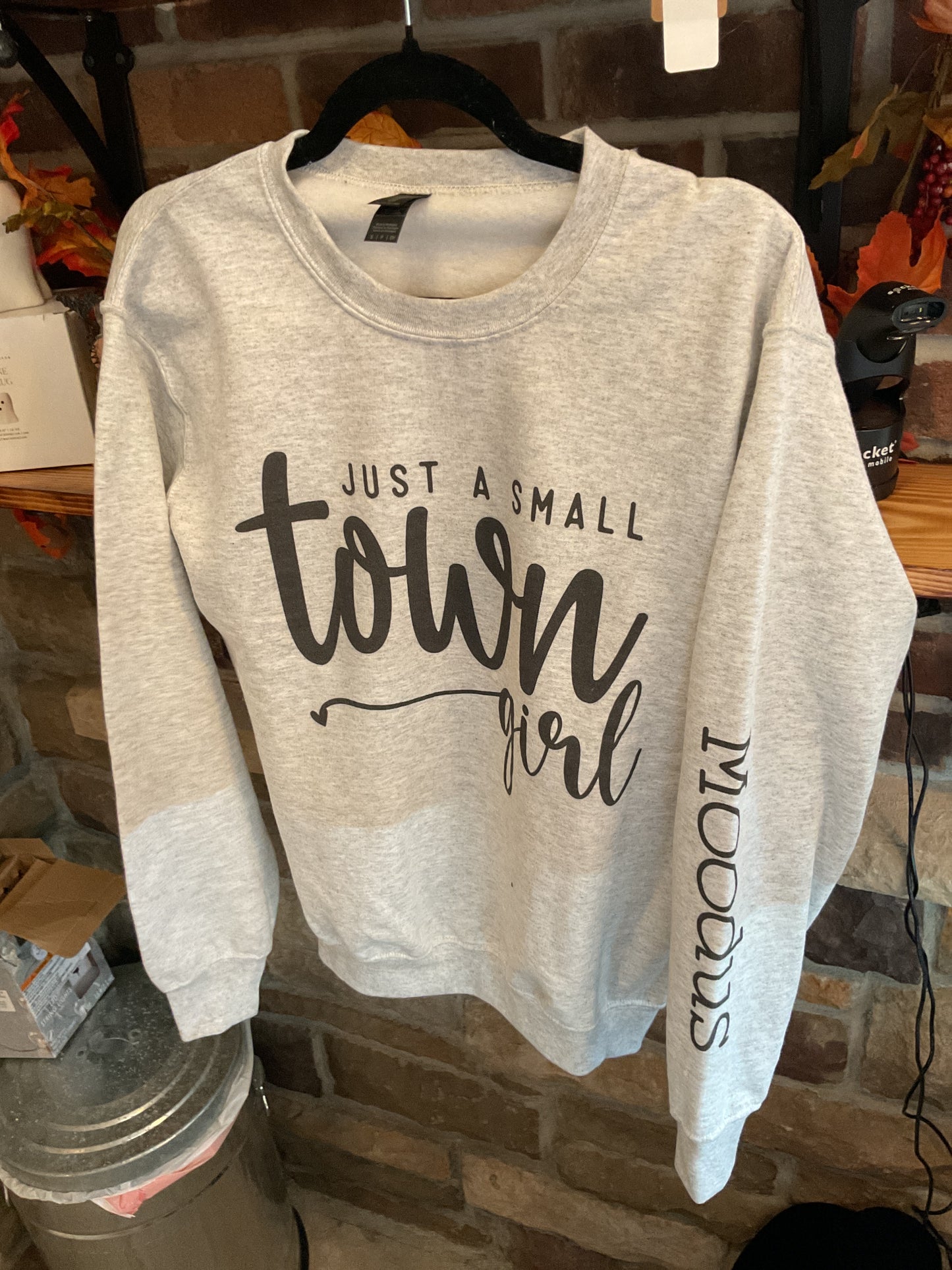 Just A Small Town Girl Sweatshirt Moodus - Cream L