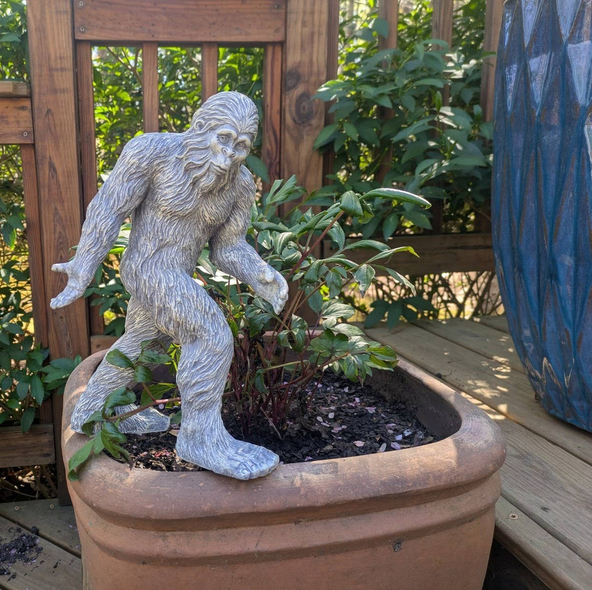 Bigfoot Classic Standing Statue 11.5 inch H w/ metal stake: Stonewash