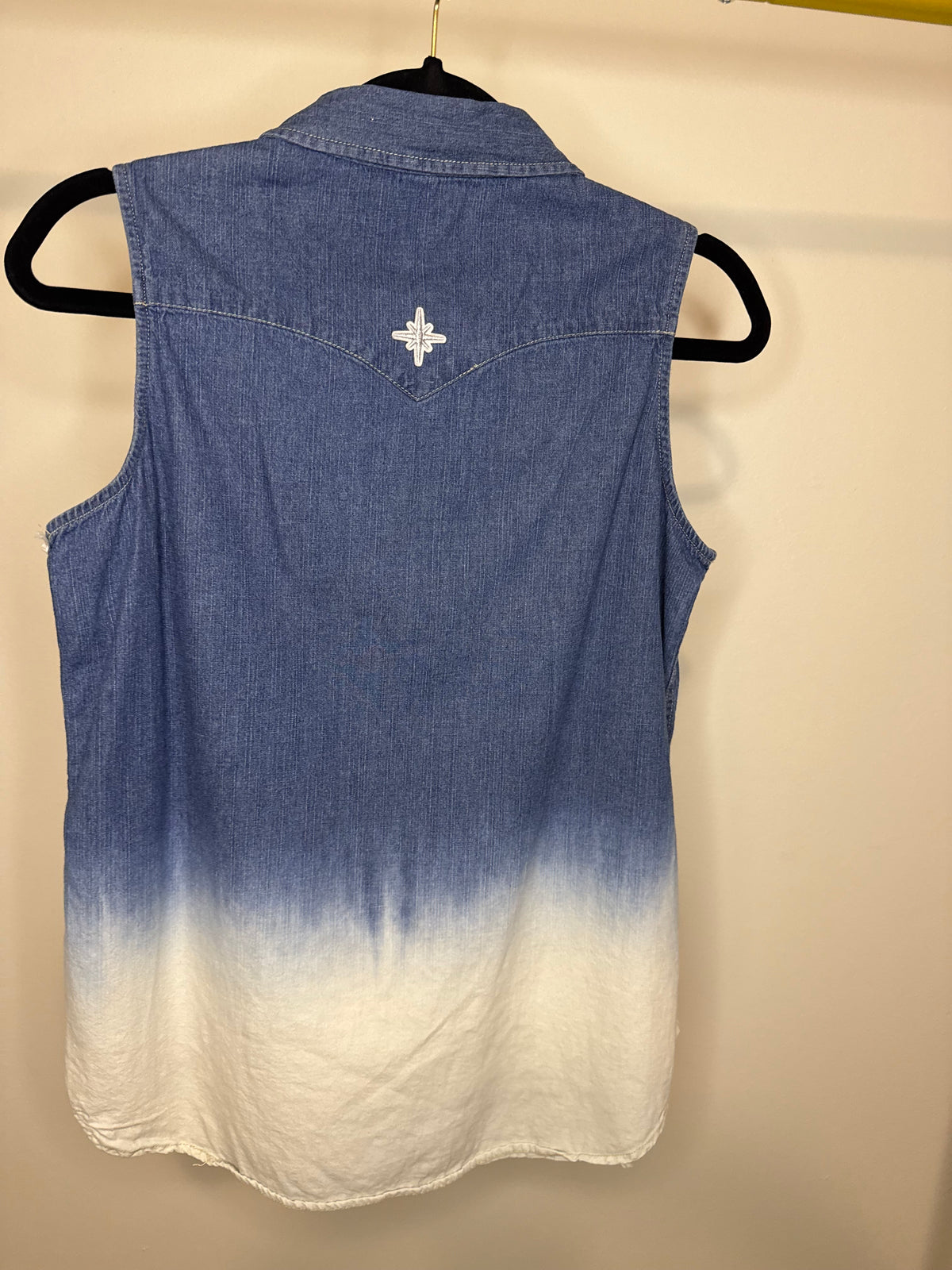 Levi's "Coastie Crab" Sleeveless Shirt - M