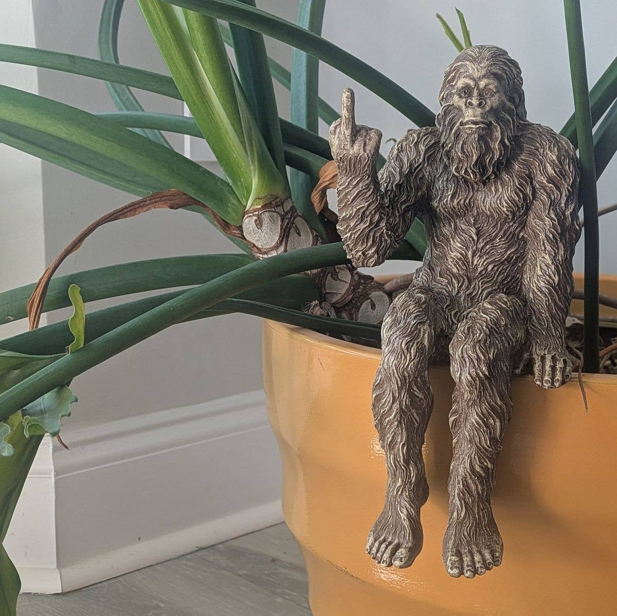 Bigfoot 'The Rude' Sasquatch Statue 10 inch H Shelf Sitter: Stonewash